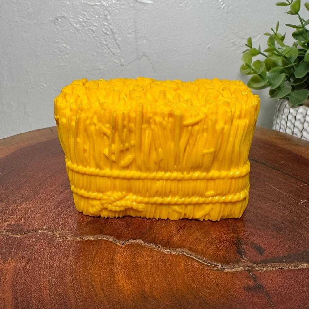 2019‎ Barbie Hugs 'N Horses Doll Big Yellow Hay Stack